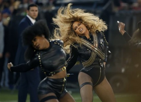 Beyonce performing halftime show