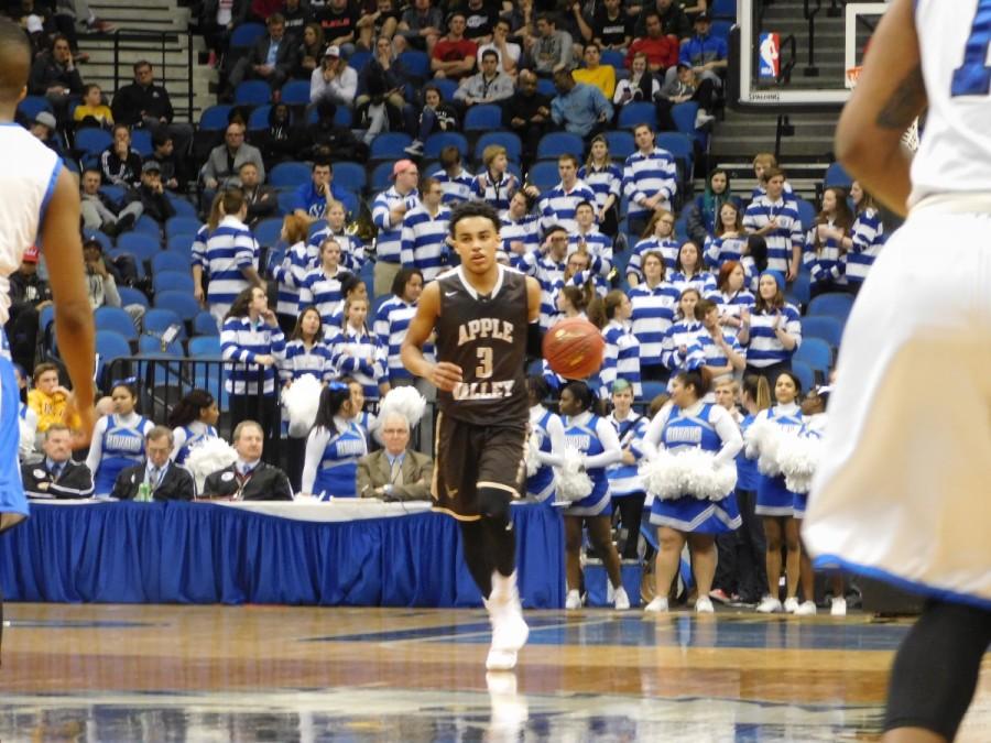 Tre Jones brings the ball down the court.