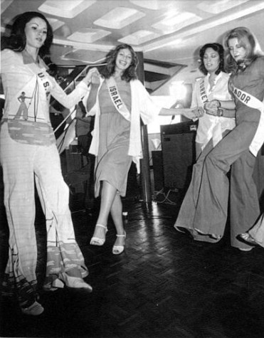 Shown with Barbara Peterson, Miss USA, in rehearsal for the Miss Universe pageant, is Miss Israel, Rina Messinger; Miss Turkey, Manolya Onur; and Gilda Plaza, Miss Ecuador.