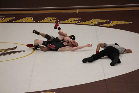 Sebas Swiggum pins Shakopee's Sammy Treml.