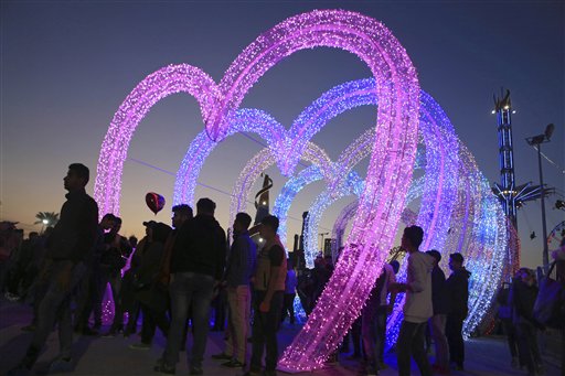  Celebrating Valentine's Day at Baghdad, Iraq, Sunday, Feb. 14, 2016. (AP Photo/Khalid Mohammed)